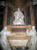 Benedikt XIII., Grabmal S. Maria sopra Minerva, Gesamtansicht Ausschnitt