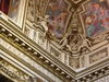 Marco Sittico Altemps, Grabmal in S. Maria in Trastevere, Putten mit Wappen