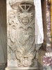 Marco Sittico Altemps, Grabmal in S. Maria in Trastevere, Wappen im Altarsockel