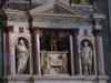 Francisco Quiniones, Grabmal S. Croce in Gerusalemme, Mittelnische, Figurennischen