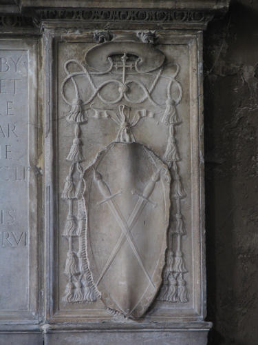 Astorgio Agnesi, Grabmal S. Maria Sopra Minerva, Wappen