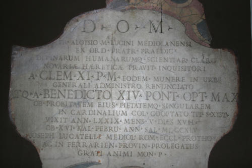 Aloisio Lucini, Bodenplatte in S. Sisto Vecchio, Inschrift