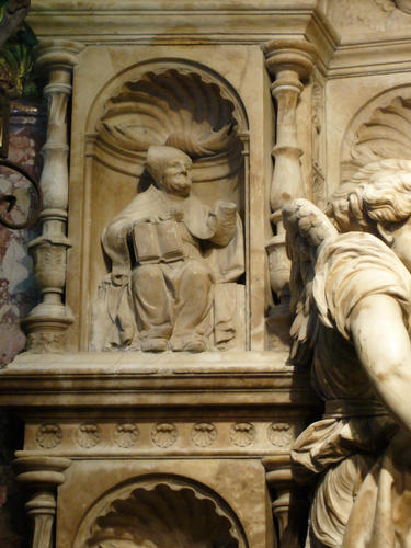 Balthasar de Moscoso y Sandoval, Grabmal S. Maria, Nischenfigur oben links