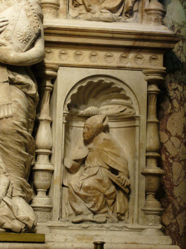 Balthasar de Moscoso y Sandoval, Grabmal S. Maria, Nischenfigur unten rechts