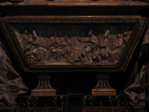 Benedikt XIII., Grabmal S. Maria sopra Minerva, Sarkophagrelief