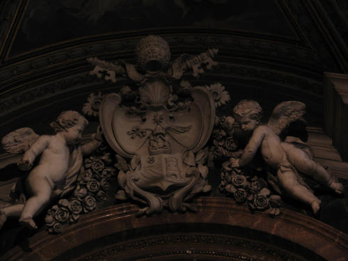 Benedikt XIII., Grabmal S. Maria sopra Minerva, Wappen