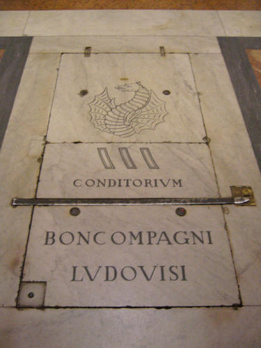 Ludovico Ludovisi, Bodenplatte der Familiengrablege S. Ignazio, Gesamtansicht