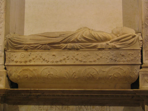 Domenico Capranica, Grabmal S. Maria sopra Minerva, Kardinalsfigur und Sarkophag