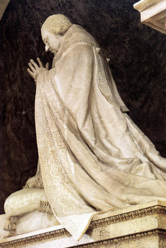Clemens XIII., Grabmal S. Pietro in Vaticano, Papststatue Seitenansicht