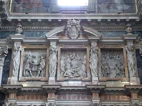 Clemens VIII., Grabmal S. Maria Maggiore, Detail oberes Geschoss