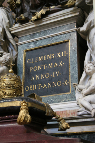 Clemens_XII_Corsini_Inschrift_seitlich