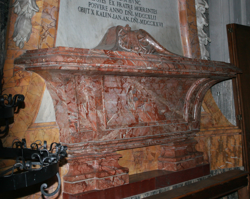 Giambattista Bussi, Grabmal in S. Maria in Trastevere, Sarkophag
