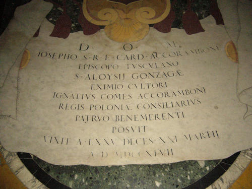 Giuseppe Accoramboni, Grabmal S. Ignazio, Bodenplatte, Inschrift