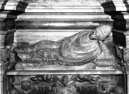 Hadrian VI., Grabmal S. Maria dell'Anima, Liegefigur
