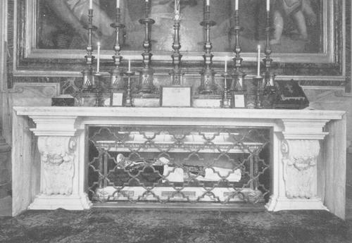 Innozenz XI., Grabmal S. Pietro in Vaticano, Sarkophag