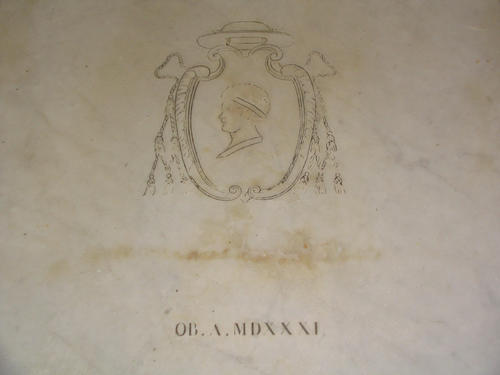 Laurenzio Pucci, Grabmal S. Maria sopra Minerva, Wappen