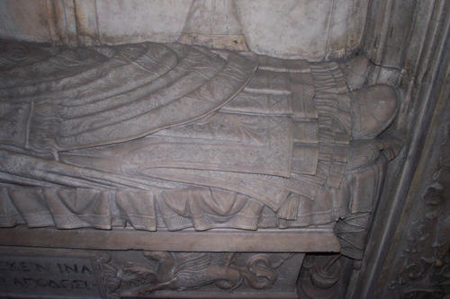 Ludovico Scarampi, Grabmal S. Lorenzo in Damaso, Kardinalsstatue Detail