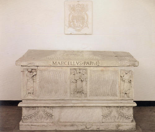 Marcellus II., Grabmal S. Pietro in Vaticano, antiker Sarkophag