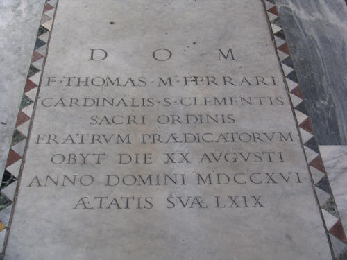 Tommaso Maria Ferrari. Grabmal S. Sabina, Inschrift